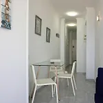 S433 Sea View Terrace Апартаменти *